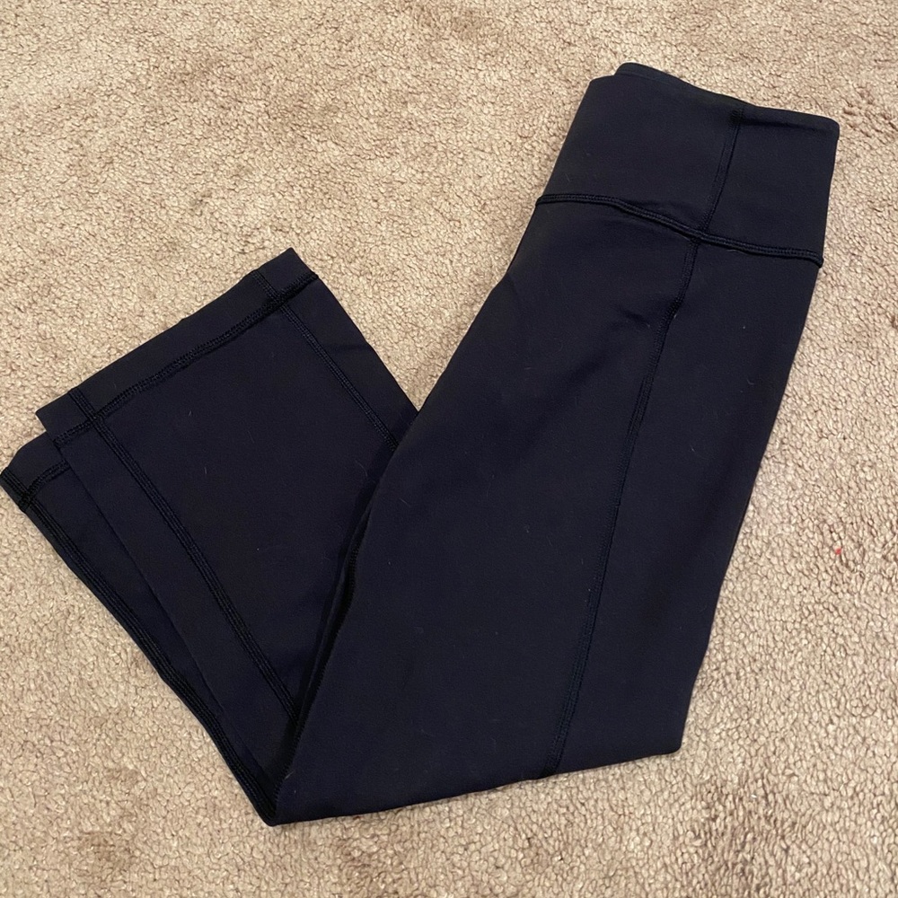 NWOT Lululemon Gather & Crow Crop Size 2